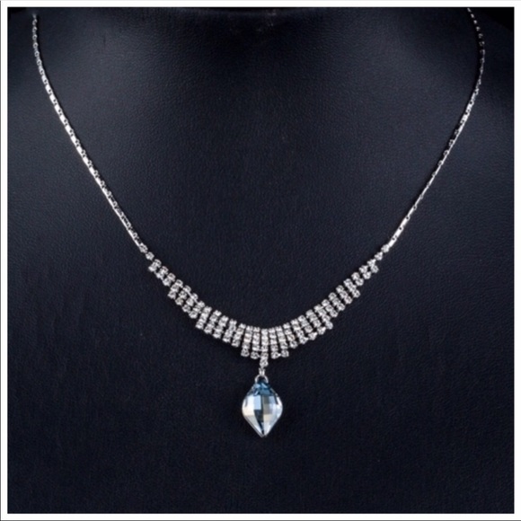 🎁 Swarovski Crystals Droplet Necklace - Picture 9 of 9